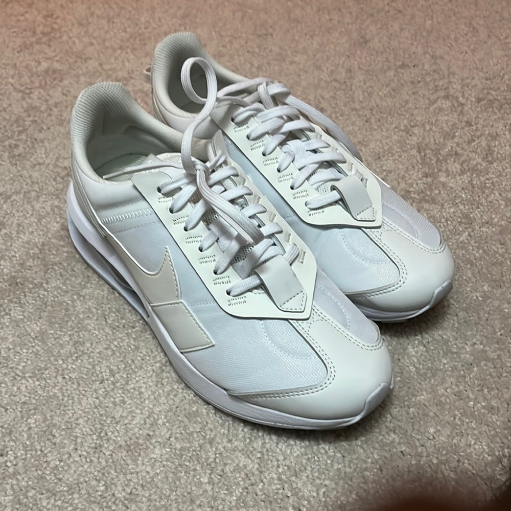 Nike Women’s Max Pre-Day size 9.5